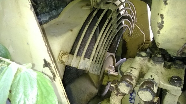 รถแทร็คเตอร์ ยี่ห้อ KOMATSU รถแทร็คเตอร์ ยี่ห้อ KOMATSU