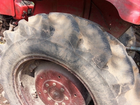 รถไถชิบูร่า 4 WD เครื่องดี เกียร์ดี ยางดีมากๆ4 เส้น ขายตามสภาพภาพถูกๆ