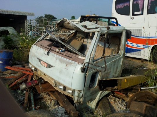 ซากหัว HINO FC นอก 2หัว คอนโซลภายในใช้ได้ครับ