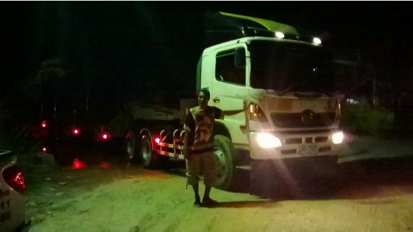 หัวลากHINO พร้อมหางโรเบส 3 เพลา เพลาเหลี่ยม