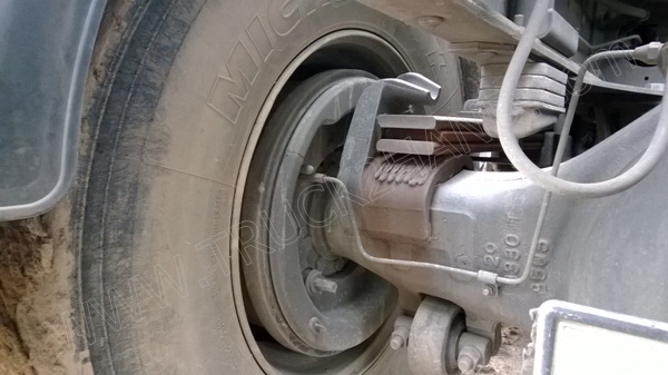 หัวลากHINO พร้อมหางโรเบส 3 เพลา เพลาเหลี่ยม