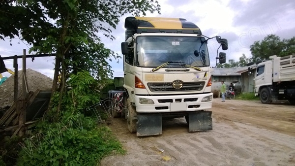 หัวลากHINO พร้อมหางโรเบส 3 เพลา เพลาเหลี่ยม