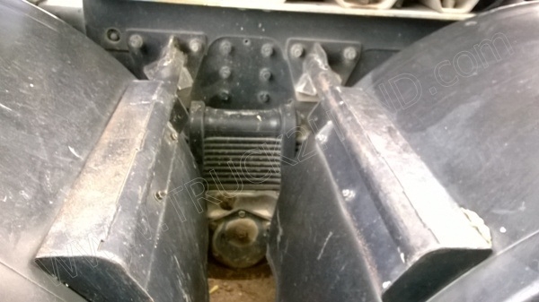 หัวลากHINO พร้อมหางโรเบส 3 เพลา เพลาเหลี่ยม