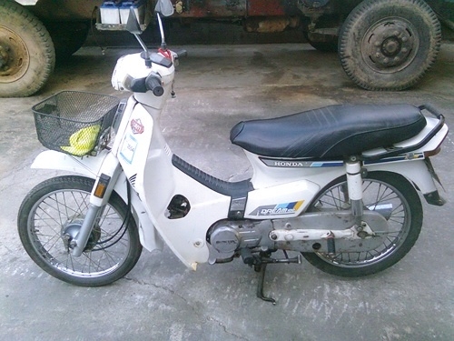 ขายรถดรีมคุรุสภาสีขาวสภาพดี ราคาไม่แพงขายดรีมคุรุสภาสีขาวสภาพเดิม