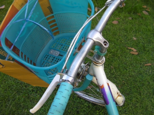 รถจักรยานสีฟ้าขนาดกลางสภาพดีราคา 1,500บาท รถจักรยานสีฟ้าขนาดกลางสภาพดีราคา 1,500บาท