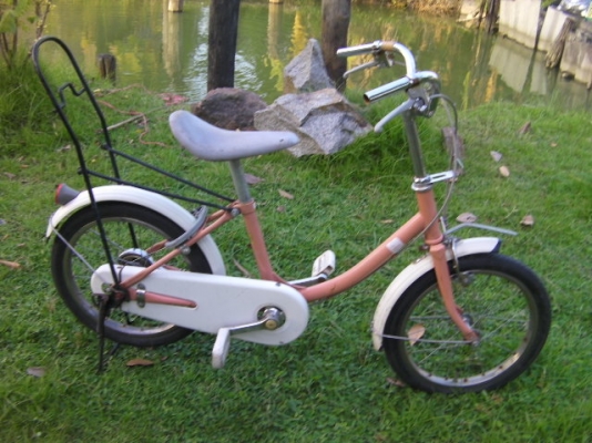 รถขานดเล็กสำหรับเด๊กสีชมพูเนื้อราคา1200บาทจากญี่ปุ่น