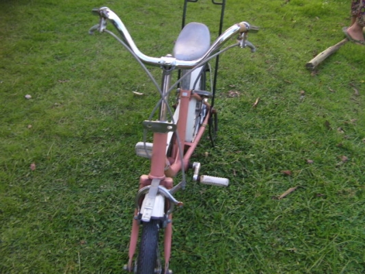 รถขานดเล็กสำหรับเด๊กสีชมพูเนื้อราคา1200บาทจากญี่ปุ่น