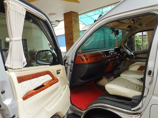 รถตู้ VIP สภาพสวยมาก มีประกันชั้นหนึ่งเหลืออีก 8 เดือน รถตู้ VIP สภาพสวยมาก มีประกันชั้นหนึ่งเหลืออีก 8 เดือน