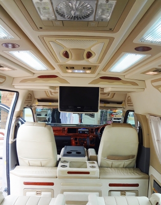 รถตู้ VIP สภาพสวยมาก มีประกันชั้นหนึ่งเหลืออีก 8 เดือน รถตู้ VIP สภาพสวยมาก มีประกันชั้นหนึ่งเหลืออีก 8 เดือน