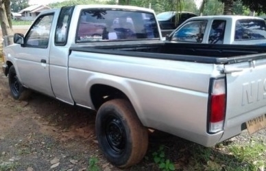 NISSAN BIG M CAB 2.5 MT BD25 ปี 34 รถสภาพดีพร้อมใช้งานได้เลยครับ เครื่องแห้งแรงดีไม่เยิ้ม ภายในเก๋งคอนโซลสวยครบพร้อม พวงมาลัยธรรมดา แอร์เย็น กระบะไม่มีผุกร่อน ช่วงล่างคัชซีไม่ผุ ยางสภาพดี 4 เส้นประมาณ 60\% พร้อมใช้งาน เอกสารทะเบียนครบพร้อมโอน ราคาต่อรองได้