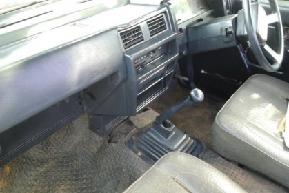 NISSAN BIG M CAB 2.5 MT BD25 ปี 34 รถสภาพดีพร้อมใช้งานได้เลยครับ เครื่องแห้งแรงดีไม่เยิ้ม ภายในเก๋งคอนโซลสวยครบพร้อม พวงมาลัยธรรมดา แอร์เย็น กระบะไม่มีผุกร่อน ช่วงล่างคัชซีไม่ผุ ยางสภาพดี 4 เส้นประมาณ 60\% พร้อมใช้งาน เอกสารทะเบียนครบพร้อมโอน ราคาต่อรองได้