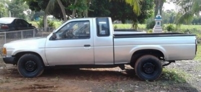 NISSAN BIG M CAB 2.5 MT BD25 ปี 34 รถสภาพดีพร้อมใช้งานได้เลยครับ เครื่องแห้งแรงดีไม่เยิ้ม ภายในเก๋งคอนโซลสวยครบพร้อม พวงมาลัยธรรมดา แอร์เย็น กระบะไม่มีผุกร่อน ช่วงล่างคัชซีไม่ผุ ยางสภาพดี 4 เส้นประมาณ 60\% พร้อมใช้งาน เอกสารทะเบียนครบพร้อมโอน ราคาต่อรองได้