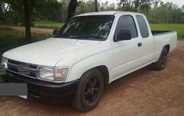 TOYOTA HILUX TIGER EXTRACAB GL 2.5 MT ปี 99 รถสวยสภาพดีพร้อมใช้งาน เครื่องแน่นแรงดีไม่มีเยิ้ม ภายในเก๋งคอนโซลสวยครบ แอร์เย็น พวงมาลัยเพาเวอร์ กระบะปูพื้นยางลายเนอร์สภาพสวย ช่วงล่างแน่น ล้อแม็กลายสวย ยางสภาพดี 4 เส้นประมาณ 70\% พร้อมใช้งาน เอกสารทะเบียนครบพ