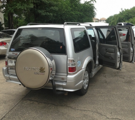 ISUZU  3.0 ADVENTURE ปี 2002 TURBO เกียออโต้ แท้ๆจากโรงงานเป็นตัวTOP