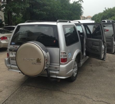 ISUZU  3.0 ADVENTURE ปี 2002 TURBO เกียออโต้ แท้ๆจากโรงงานเป็นตัวTOP
