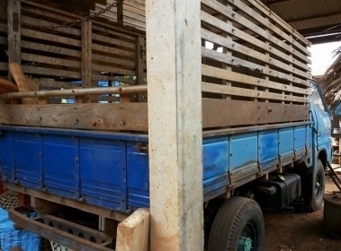 ISUZU TL 85 HP รถบรรทุก 4 ล้อกลาง กระบะเหล็กคอกไม้ความยาว 3.20 เมตรสภาพสวยไม่มีผุกร่อน เครื่องยนต์แน่นดีแรงดี ภายในเก๋งคอนโซลอยู่ครบไม่ผุ พวงมาลัยธรรมดา ช่วงล่างคัชซีไม่ผุไม่มีดาม ยางสภาพดี 4 เส้นประมาณ 60\% พร้อมบรรทุกพร้อมใช้งาน เอกสารทะเบียนครบพร้อม ราค ISUZU TL 85 HP รถบรรทุก 4 ล้อกลาง กระบะเหล็กคอกไม้ความยาว 3.20 เมตรสภาพสวยไม่มีผุกร่อน เครื่องยนต์แน่นดีแรงดี ภายในเก๋งคอนโซลอยู่ครบไม่ผุ พวงมาลัยธรรมดา ช่วงล่างคัชซีไม่ผุไม่มีดาม ยางสภาพดี 4 เส้นประมาณ 60\% พร้อมบรรทุกพร้อมใช้งาน เอกสารทะเบียนครบพร้อม ราค