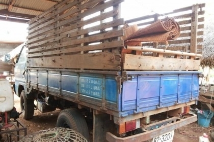 ISUZU TL 85 HP รถบรรทุก 4 ล้อกลาง กระบะเหล็กคอกไม้ความยาว 3.20 เมตรสภาพสวยไม่มีผุกร่อน เครื่องยนต์แน่นดีแรงดี ภายในเก๋งคอนโซลอยู่ครบไม่ผุ พวงมาลัยธรรมดา ช่วงล่างคัชซีไม่ผุไม่มีดาม ยางสภาพดี 4 เส้นประมาณ 60\% พร้อมบรรทุกพร้อมใช้งาน เอกสารทะเบียนครบพร้อม ราค ISUZU TL 85 HP รถบรรทุก 4 ล้อกลาง กระบะเหล็กคอกไม้ความยาว 3.20 เมตรสภาพสวยไม่มีผุกร่อน เครื่องยนต์แน่นดีแรงดี ภายในเก๋งคอนโซลอยู่ครบไม่ผุ พวงมาลัยธรรมดา ช่วงล่างคัชซีไม่ผุไม่มีดาม ยางสภาพดี 4 เส้นประมาณ 60\% พร้อมบรรทุกพร้อมใช้งาน เอกสารทะเบียนครบพร้อม ราค