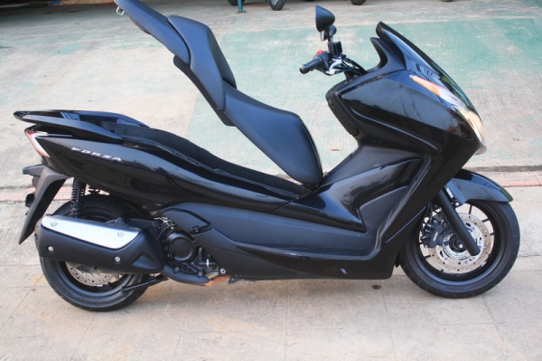 forza 300 ABS ปี2013 วิ่ง 1,500โล (รถ 2 เดือน) 135,000