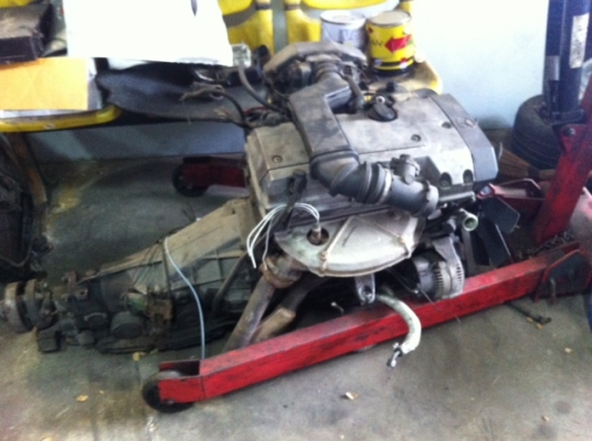 ขายเครื่องยนต์รถเบนซ์c220พร้อมเกียร์ออโต้