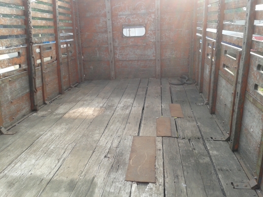 กะบะคอกไม้