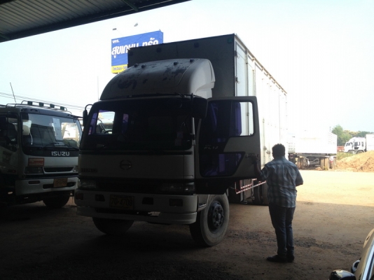 อีกคันขายตามสภาพถูกๆ HINO สิงห์ไฮเทค 10 ล้อเครื่อง HO7D 195 แรงม้า เพลาเดียว ตู้ 10 บาน ยาว 7.7 เมตร สูง 2.7 เมตร กว้าง 2.50 เมตร คัชชีห่าง 82 ซม. รถใช้งานอยู่คนขับชอบขาดเลยขายดีกว่า จดปี 49