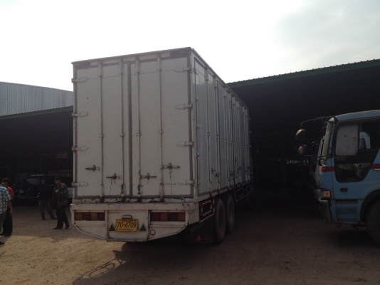 อีกคันขายตามสภาพถูกๆ HINO สิงห์ไฮเทค 10 ล้อเครื่อง HO7D 195 แรงม้า เพลาเดียว ตู้ 10 บาน ยาว 7.7 เมตร สูง 2.7 เมตร กว้าง 2.50 เมตร คัชชีห่าง 82 ซม. รถใช้งานอยู่คนขับชอบขาดเลยขายดีกว่า จดปี 49