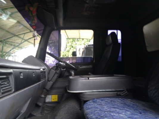 อีกคันขายตามสภาพถูกๆ HINO สิงห์ไฮเทค 10 ล้อเครื่อง HO7D 195 แรงม้า เพลาเดียว ตู้ 10 บาน ยาว 7.7 เมตร สูง 2.7 เมตร กว้าง 2.50 เมตร คัชชีห่าง 82 ซม. รถใช้งานอยู่คนขับชอบขาดเลยขายดีกว่า จดปี 49