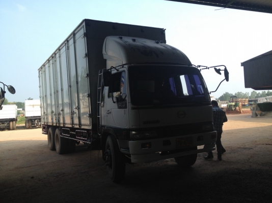 อีกคันขายตามสภาพถูกๆ HINO สิงห์ไฮเทค 10 ล้อเครื่อง HO7D 195 แรงม้า เพลาเดียว ตู้ 10 บาน ยาว 7.7 เมตร สูง 2.7 เมตร กว้าง 2.50 เมตร คัชชีห่าง 82 ซม. รถใช้งานอยู่คนขับชอบขาดเลยขายดีกว่า จดปี 49