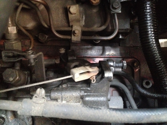 อีกคันขายตามสภาพถูกๆ HINO สิงห์ไฮเทค 10 ล้อเครื่อง HO7D 195 แรงม้า เพลาเดียว ตู้ 10 บาน ยาว 7.7 เมตร สูง 2.7 เมตร กว้าง 2.50 เมตร คัชชีห่าง 82 ซม. รถใช้งานอยู่คนขับชอบขาดเลยขายดีกว่า จดปี 49