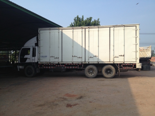 อีกคันขายตามสภาพถูกๆ HINO สิงห์ไฮเทค 10 ล้อเครื่อง HO7D 195 แรงม้า เพลาเดียว ตู้ 10 บาน ยาว 7.7 เมตร สูง 2.7 เมตร กว้าง 2.50 เมตร คัชชีห่าง 82 ซม. รถใช้งานอยู่คนขับชอบขาดเลยขายดีกว่า จดปี 49