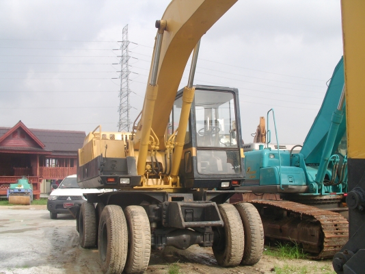 ขายด่วนรถตักล้อยาง Komatsu PW200- 3 สภาพพร้อมใช้งาน