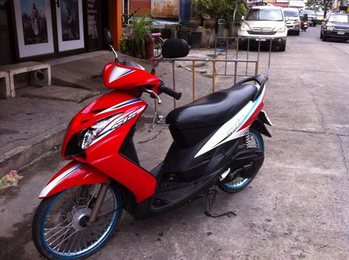 mio ปี 51 ไฟคู่ สีแดง ขาว รถสวยมาก เครื่องเดิม แน่นๆ ขายพร้อมโอนให้ฟรีๆกันไปเลย ทดลองขับได้จ้า