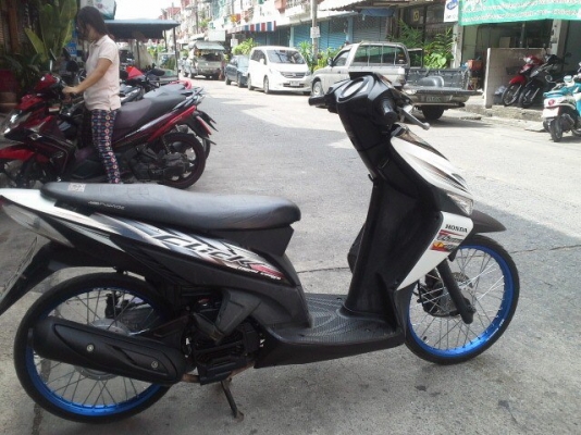 click ปี 50 ล้อน้ำเงิน สีดำ ขาว รถบ้าน เครื่องเดิม แน่นๆ ไม่หลวมไม่มีควันขาว มีเล่ม เอกสารครบ ภาษีเกิน 3 ปี