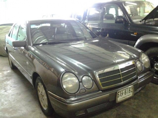 benz E-class เจ้าของขายเองเดิมๆ สวยๆพร้อมใช้ไร้ที่ตริ