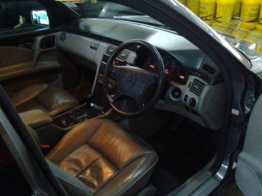 benz E-class เจ้าของขายเองเดิมๆ สวยๆพร้อมใช้ไร้ที่ตริ