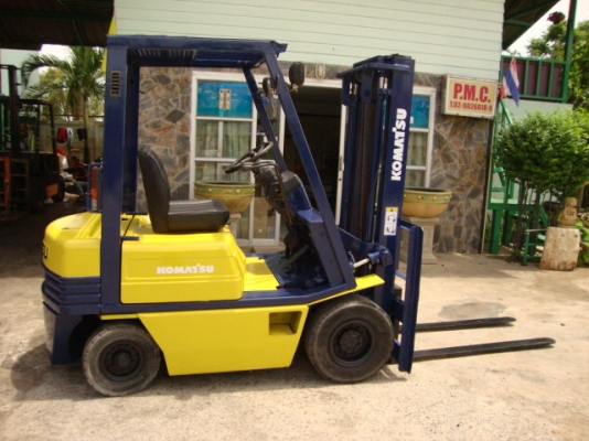 ++++++  ขายด่วน !!!  รถโฟล์คลิฟท์  KOMATSU  FD15  (รถนอกนำเข้า สภาพดี )  เครื่องยนต์ดีเซล  เกียร์ออโตเมติค  เสา 3 เมตร  ยางตัน