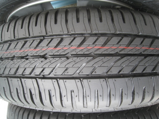 ขายล้อแม็กป้ายแดง Honda Jazz 15"x5.5" et45 4รู100 + ยางปี13 สนใจติดต่อเล็กคลองสามครับ (081-3747940)