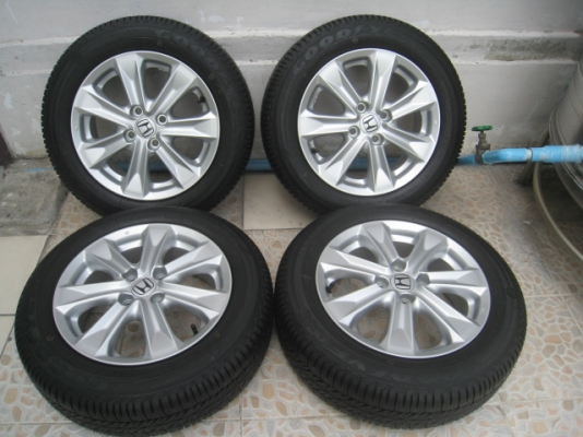 ขายล้อแม็กป้ายแดง Honda Jazz 15"x5.5" et45 4รู100 + ยางปี13 สนใจติดต่อเล็กคลองสามครับ (081-3747940)