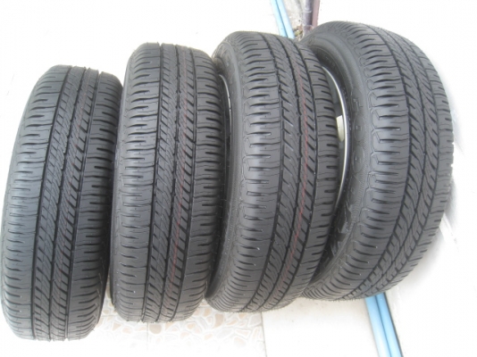 ขายล้อแม็กป้ายแดง Honda Jazz 15"x5.5" et45 4รู100 + ยางปี13 สนใจติดต่อเล็กคลองสามครับ (081-3747940)