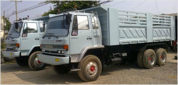 ขาย ISUZU 240 หัวฟ้า กระบะต่อใหม่ 2 คัน รวมราคา 3,100,000 บาท ขาย ISUZU 240 หัวฟ้า กระบะต่อใหม่ 2 คัน รวมราคา 3,100,000 บาท