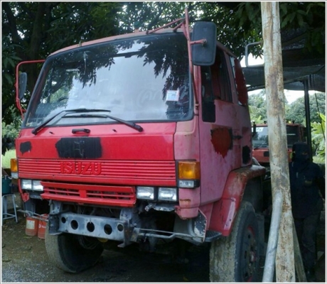 ขาย ISUZU 240 หัวขาว รถประมูลจาก บ.ไทยน้ำทิพย์ รวม 2 คันราคา 2,150,000 บาท