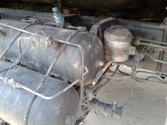 รถสิบล้อบรรทุกน้ำมัน 16000ลิตร 4 ช่อง  พร้อมใช้งาน