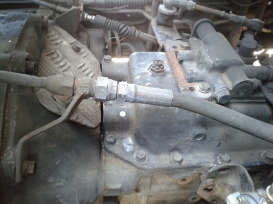 รถสิบล้อบรรทุกน้ำมัน 16000ลิตร 4 ช่อง  พร้อมใช้งาน