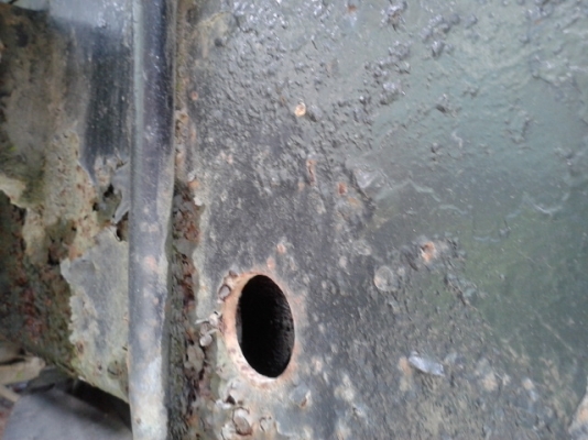 รถสิบล้อบรรทุกน้ำมัน 16000ลิตร 4 ช่อง  พร้อมใช้งาน