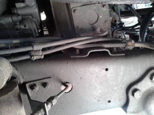 รถสิบล้อบรรทุกน้ำมัน 16000ลิตร 4 ช่อง  พร้อมใช้งาน