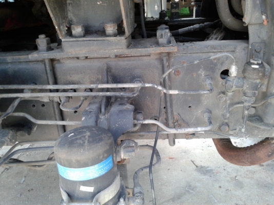 รถสิบล้อบรรทุกน้ำมัน 16000ลิตร 4 ช่อง  พร้อมใช้งาน