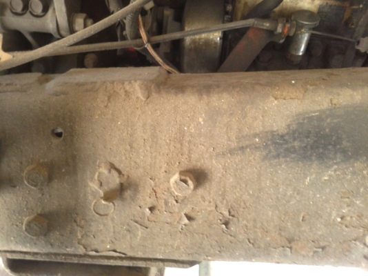 รถสิบล้อบรรทุกน้ำมัน 16000ลิตร 4 ช่อง  พร้อมใช้งาน