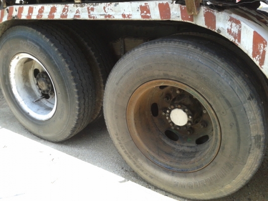 รถสิบล้อบรรทุกน้ำมัน 16000ลิตร 4 ช่อง  พร้อมใช้งาน