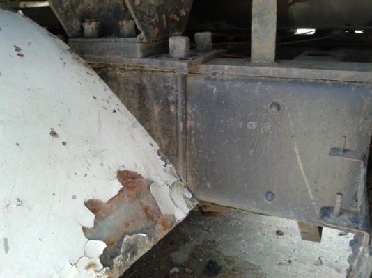 รถสิบล้อบรรทุกน้ำมัน 16000ลิตร 4 ช่อง  พร้อมใช้งาน