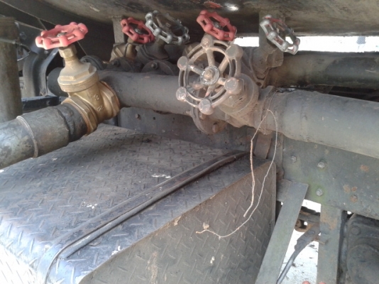 รถสิบล้อบรรทุกน้ำมัน 16000ลิตร 4 ช่อง  พร้อมใช้งาน